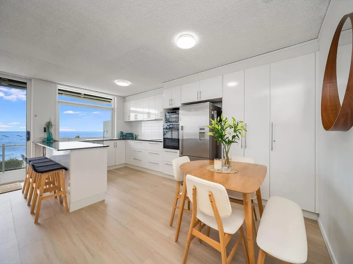 Apartment Steps To Kings Beach, Absolute Beachfront & Big Balcony Caloundra