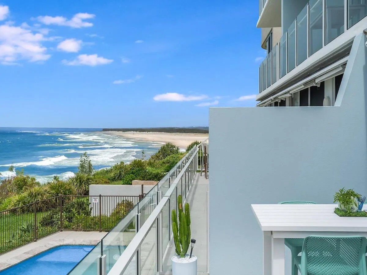 Steps To Kings Beach, Absolute Beachfront & Big Balcony Caloundra